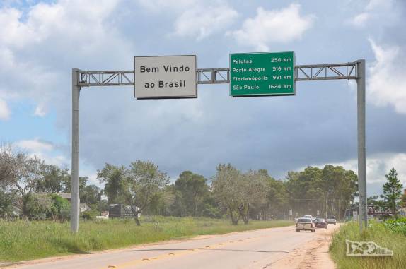 Bem vindo ao Brasil! (em Chuí, no Rio Grande do Sul, fronteira com o Uruguai)